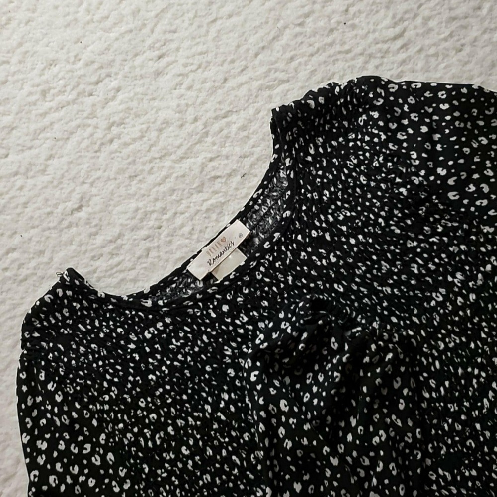 Urban Romantics Blouse Womensโ XS Black Scoop Neck Long Sleeve Animal Print Top